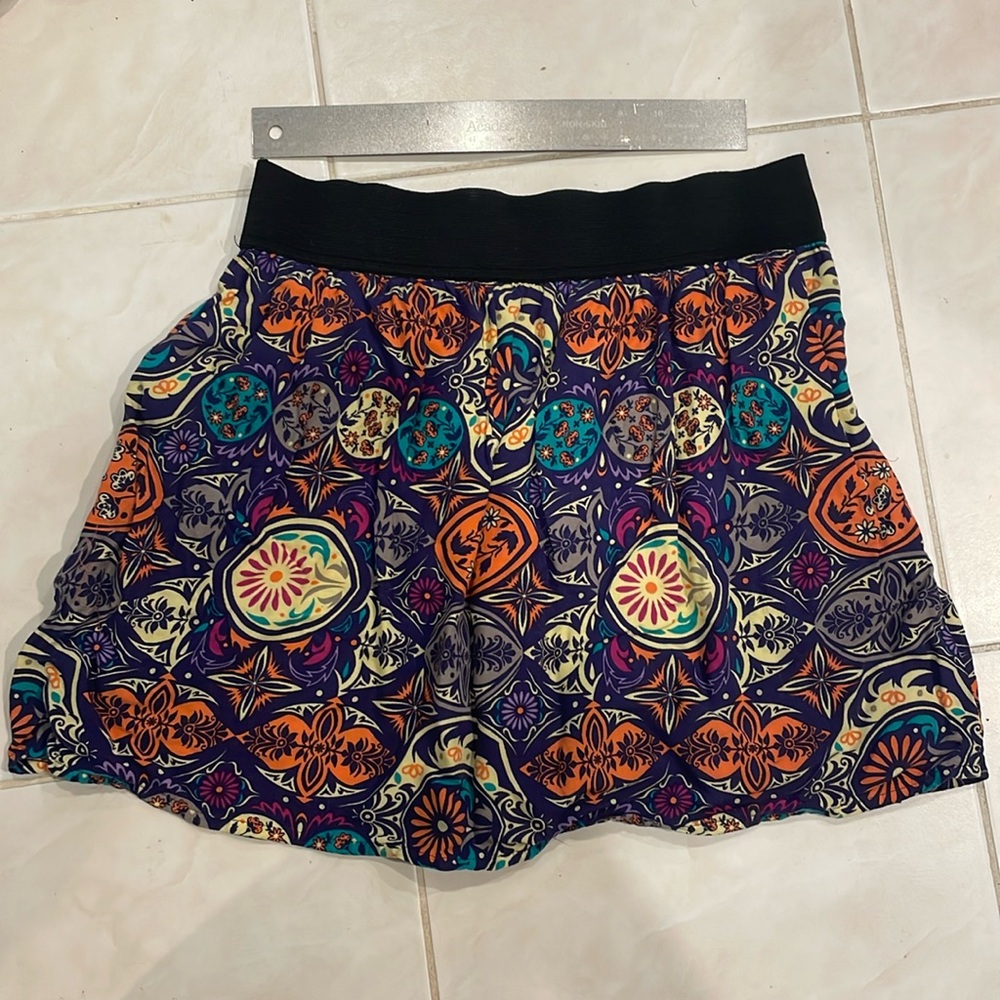 Thick band skirt with pockets